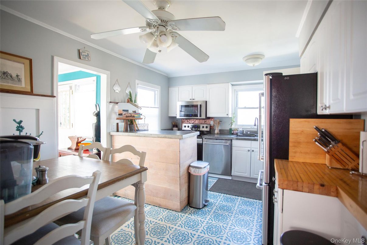 Dining room, Interior, Kitchen, Stainless Steel Appliances