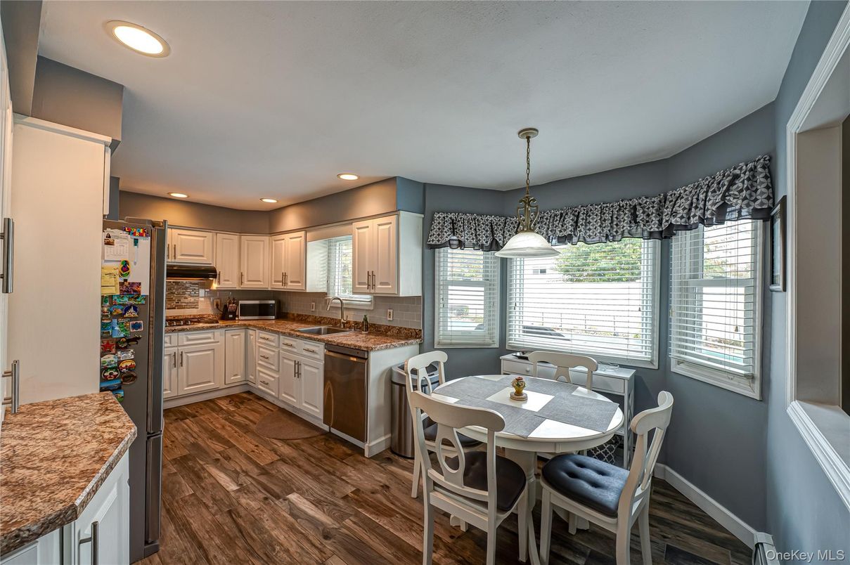Dining room, Interior, Kitchen, Pendant Lights, Recessed Lighting, Wood Texture Flooring