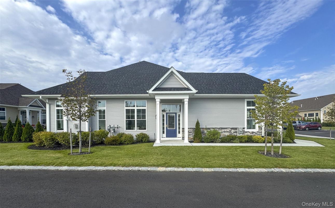 Exterior, Facade, Ranch