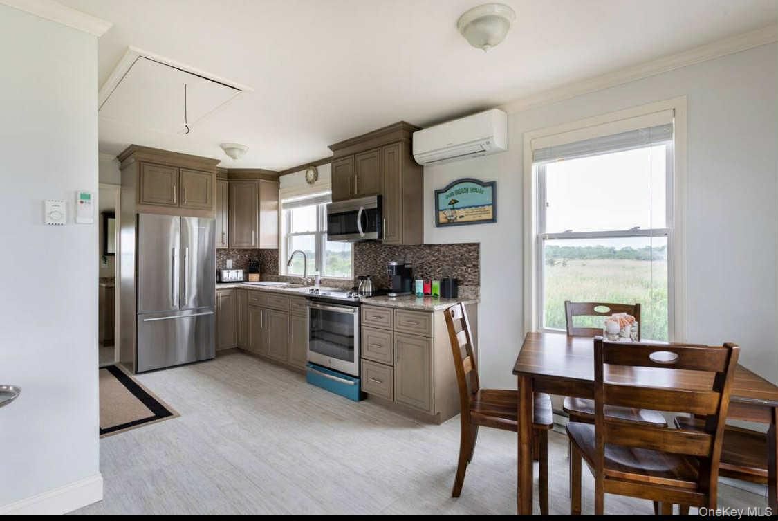 Dining room, Interior, Kitchen, Stainless Steel Appliances