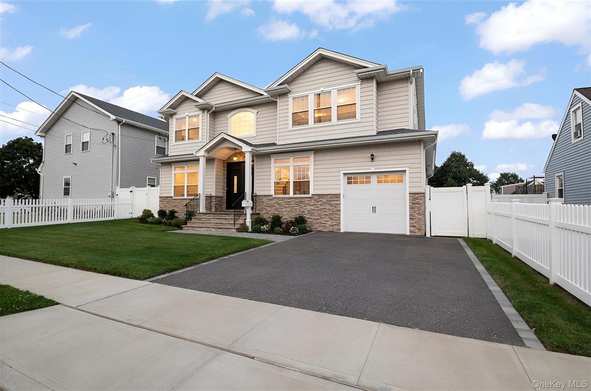 Attached, Exterior, Facade, Farmhouse