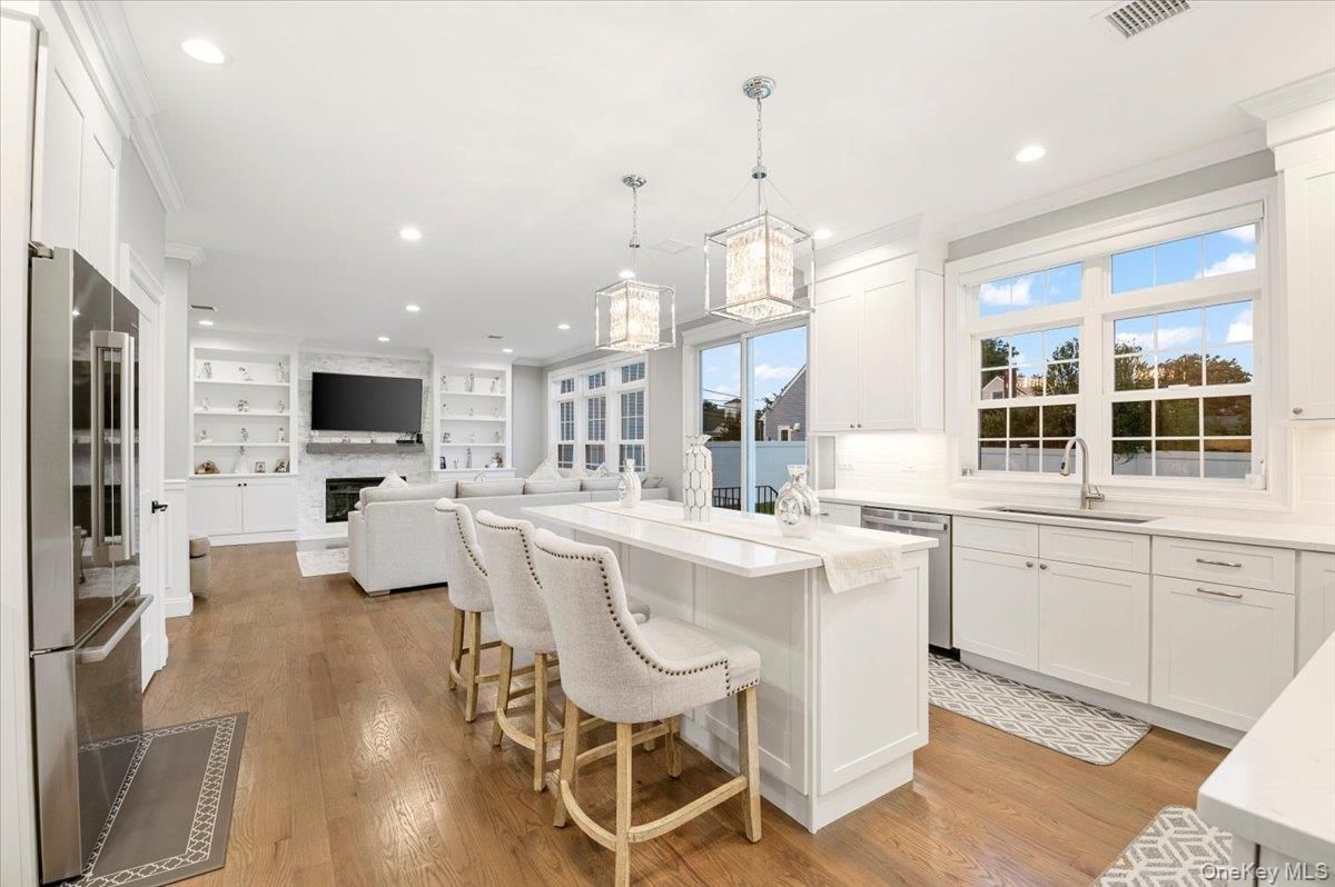 Interior, Kitchen, Living room, Pendant Lights, Recessed Lighting, Wood Texture Flooring