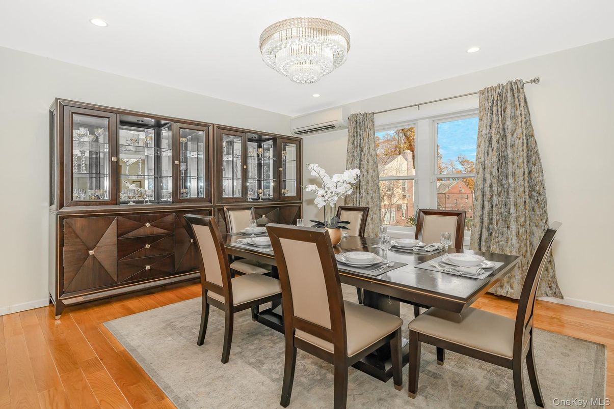 Chandelier, Dining room, Interior, Recessed Lighting, Wood Texture Flooring