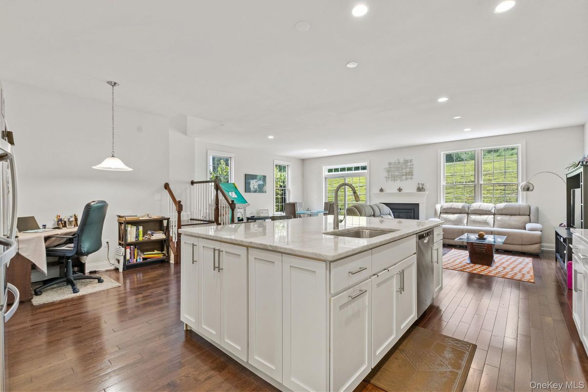 Interior, Kitchen, Living room, Pendant Lights, Recessed Lighting, Wood Texture Flooring