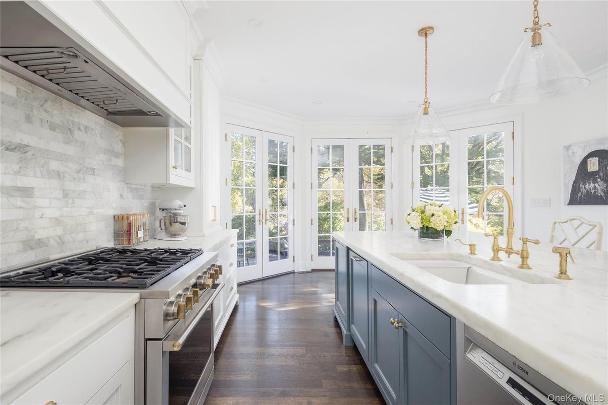 Interior, Kitchen, Pendant Lights, Wood Texture Flooring