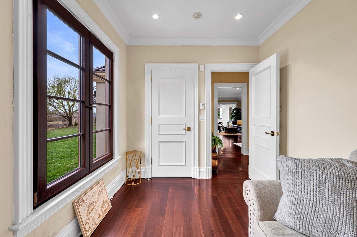 Interior, Recessed Lighting, Wood Texture Flooring