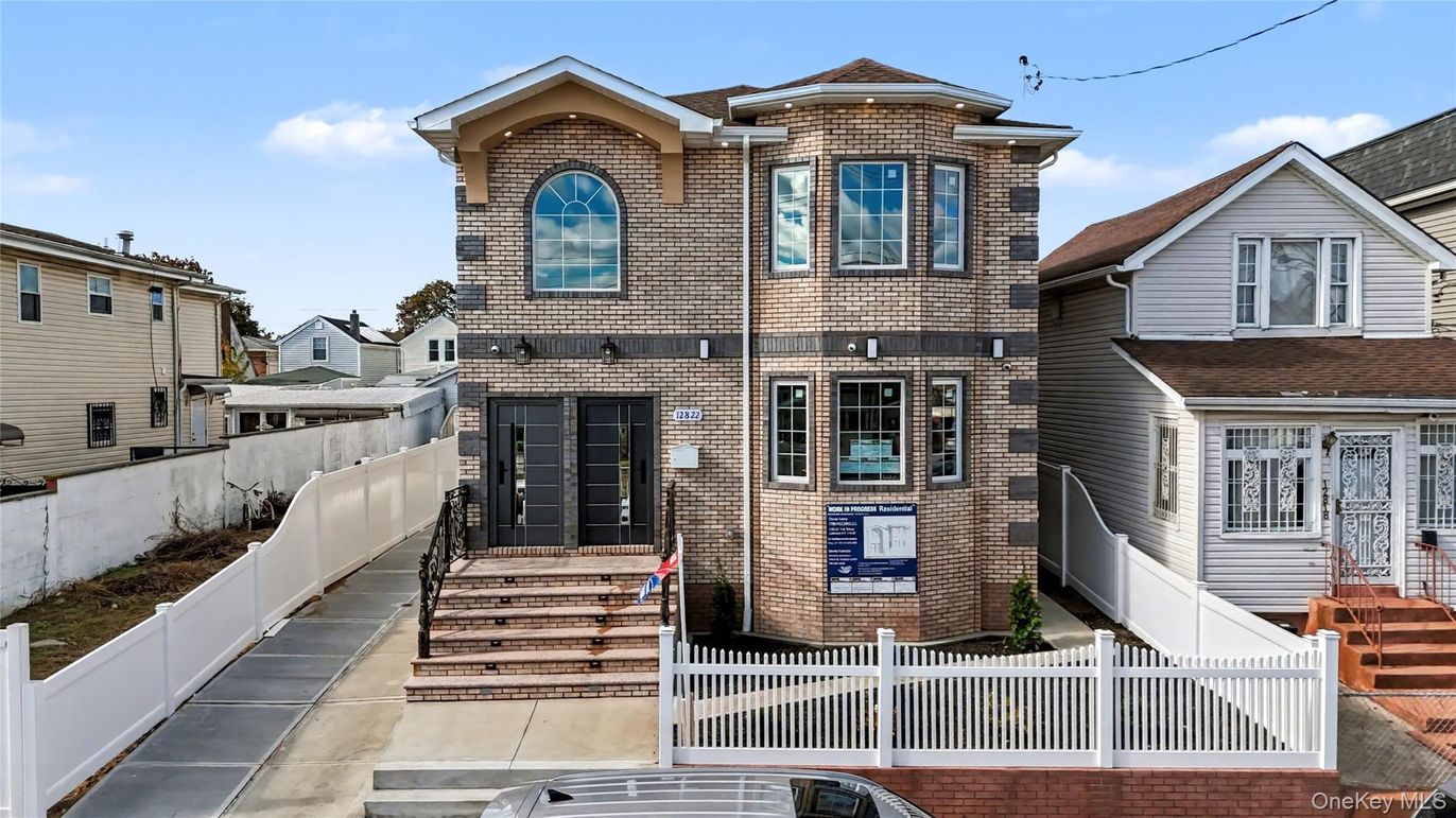 Exterior, Facade, Brick Facade, Rowhouse