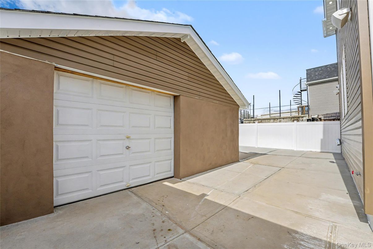 Detached Garage, Exterior