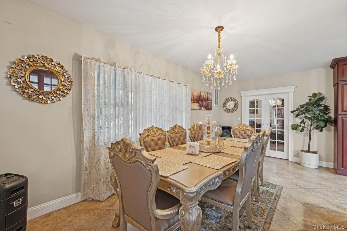 Chandelier, Dining room, Interior