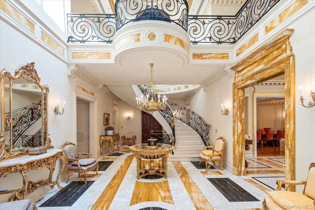 Chandelier, Interior