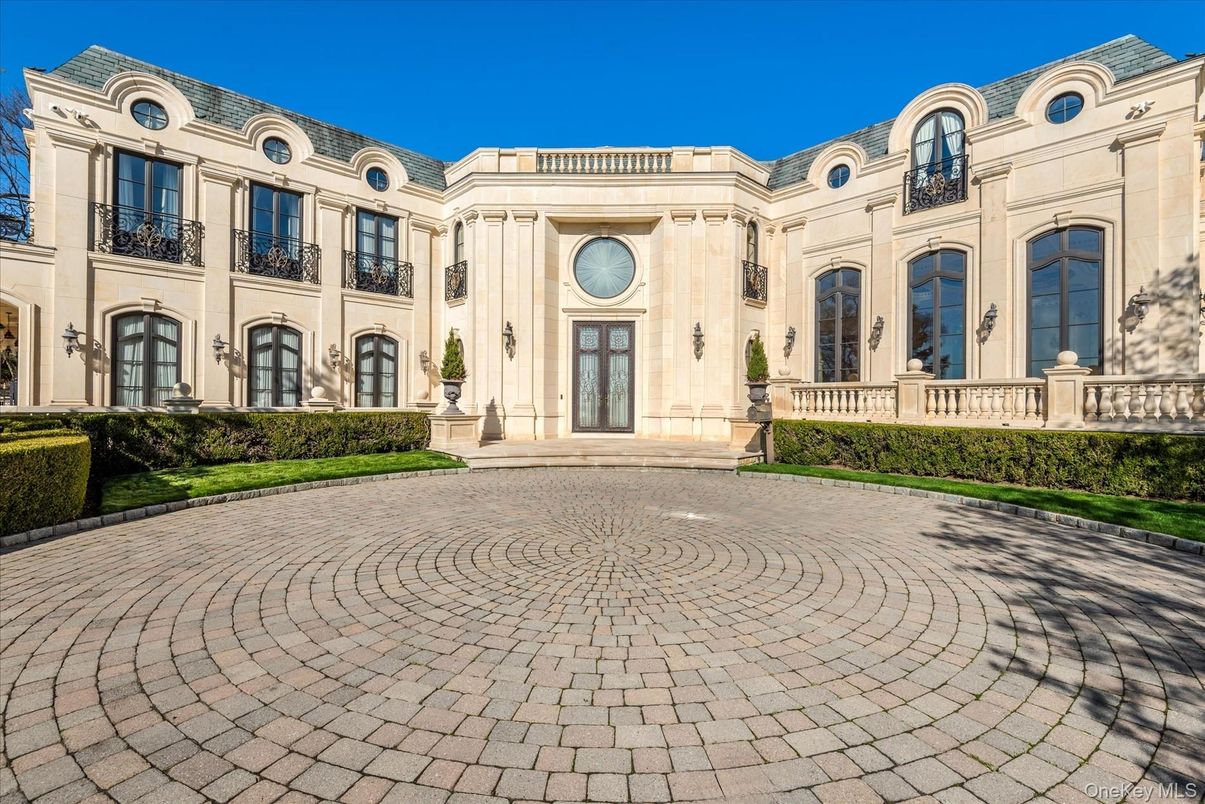 Exterior, Facade, French Provincial