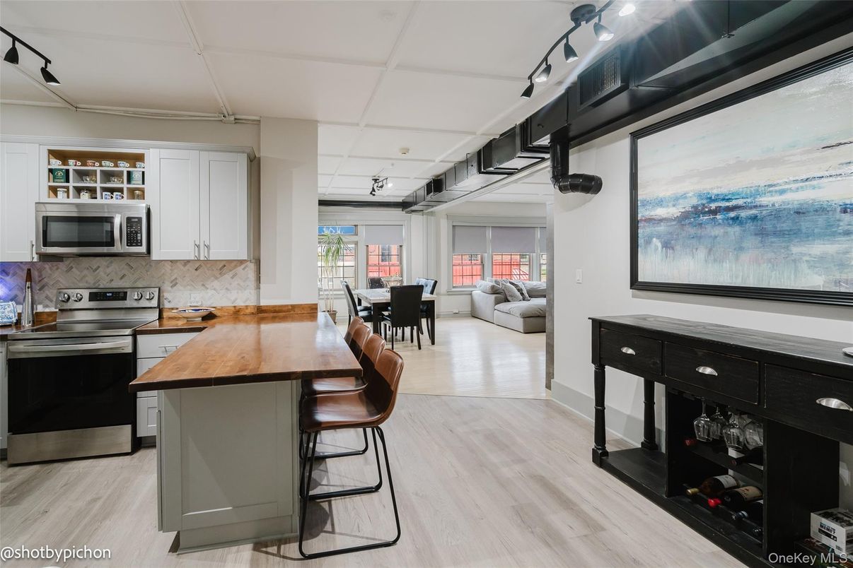 Dining room, Interior, Kitchen, Stainless Steel Appliances, Wood Texture Flooring