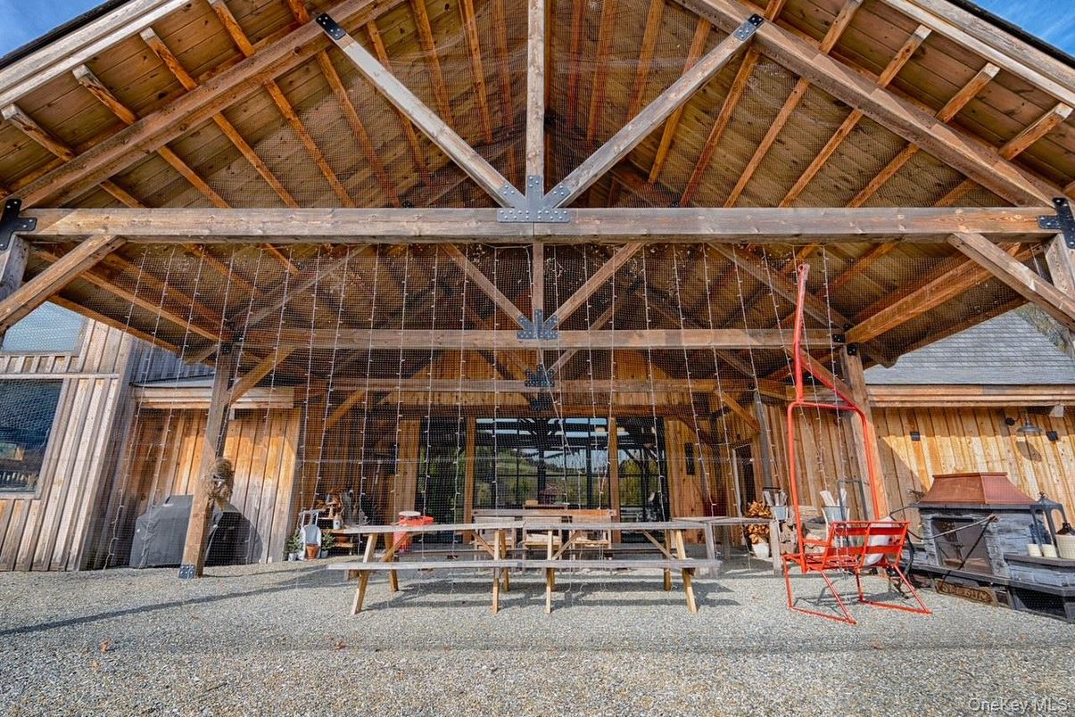 Exterior, Wooden Beams