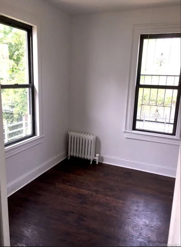 Empty room, Interior, Pendant Lights, Wood Texture Flooring