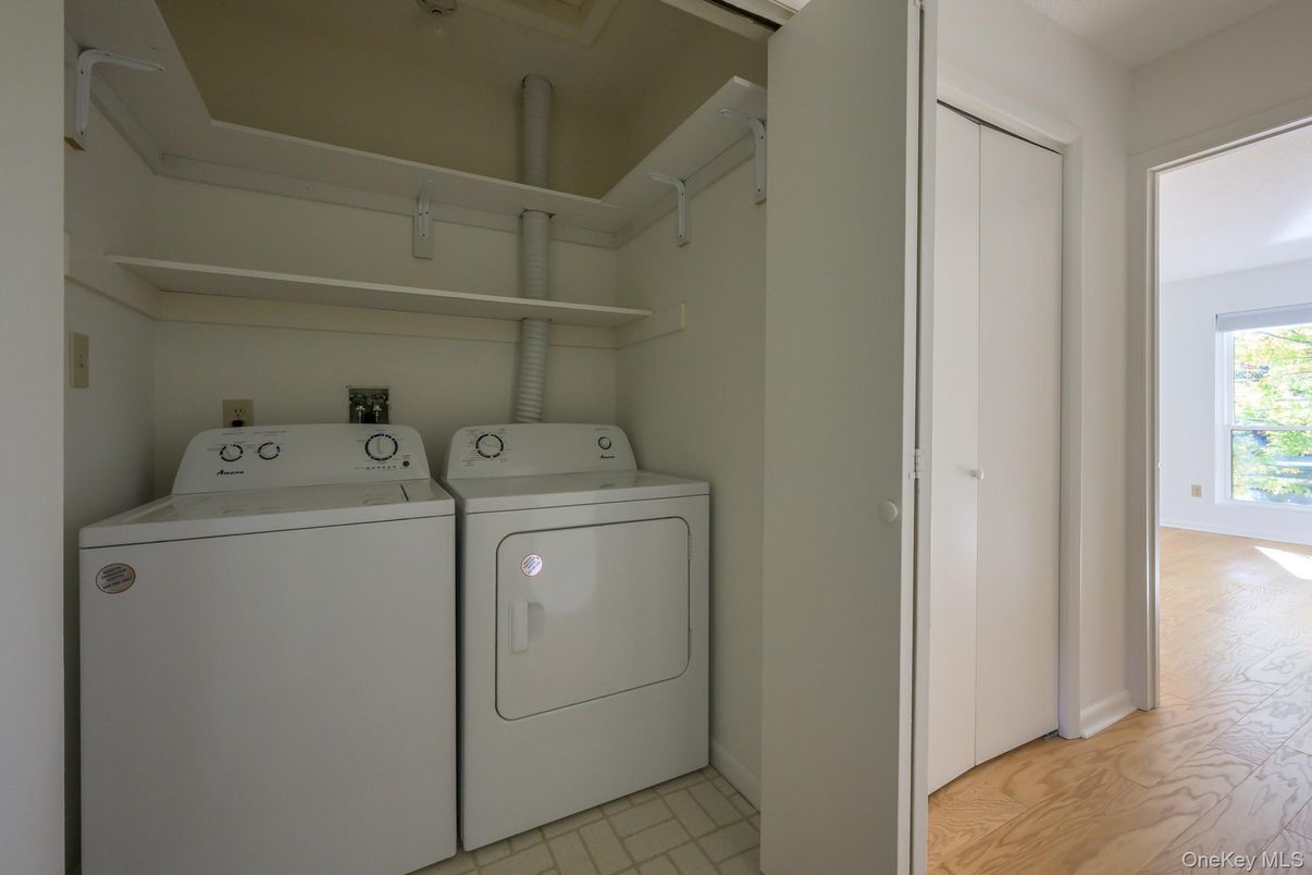 Interior, Utility Closets, Washer, Wood Texture Flooring