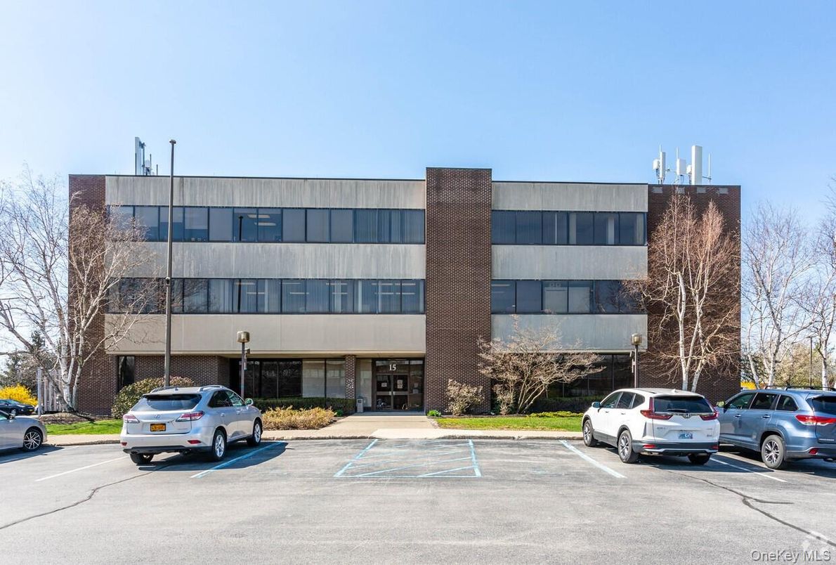 Exterior, Facade, Modern