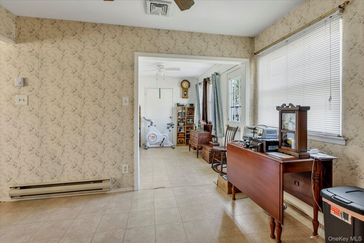 Home Office, Interior