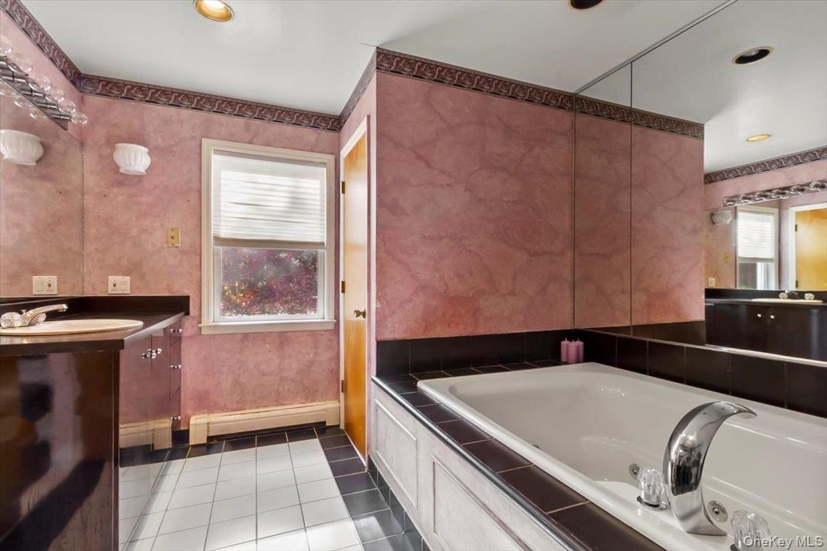 Bathroom, Dual Sink Vanities, Interior, Recessed Lighting