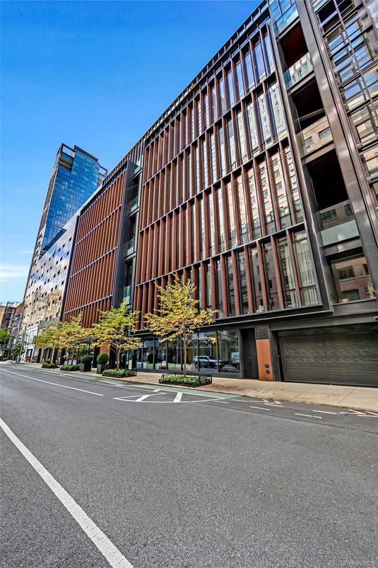 Exterior, Facade, Highrise