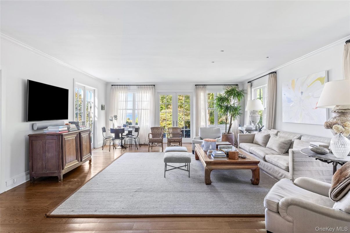 Dining room, Interior, Living room, Recessed Lighting, Wood Texture Flooring