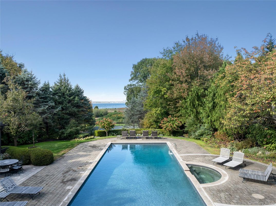 Exterior, Pool, Water