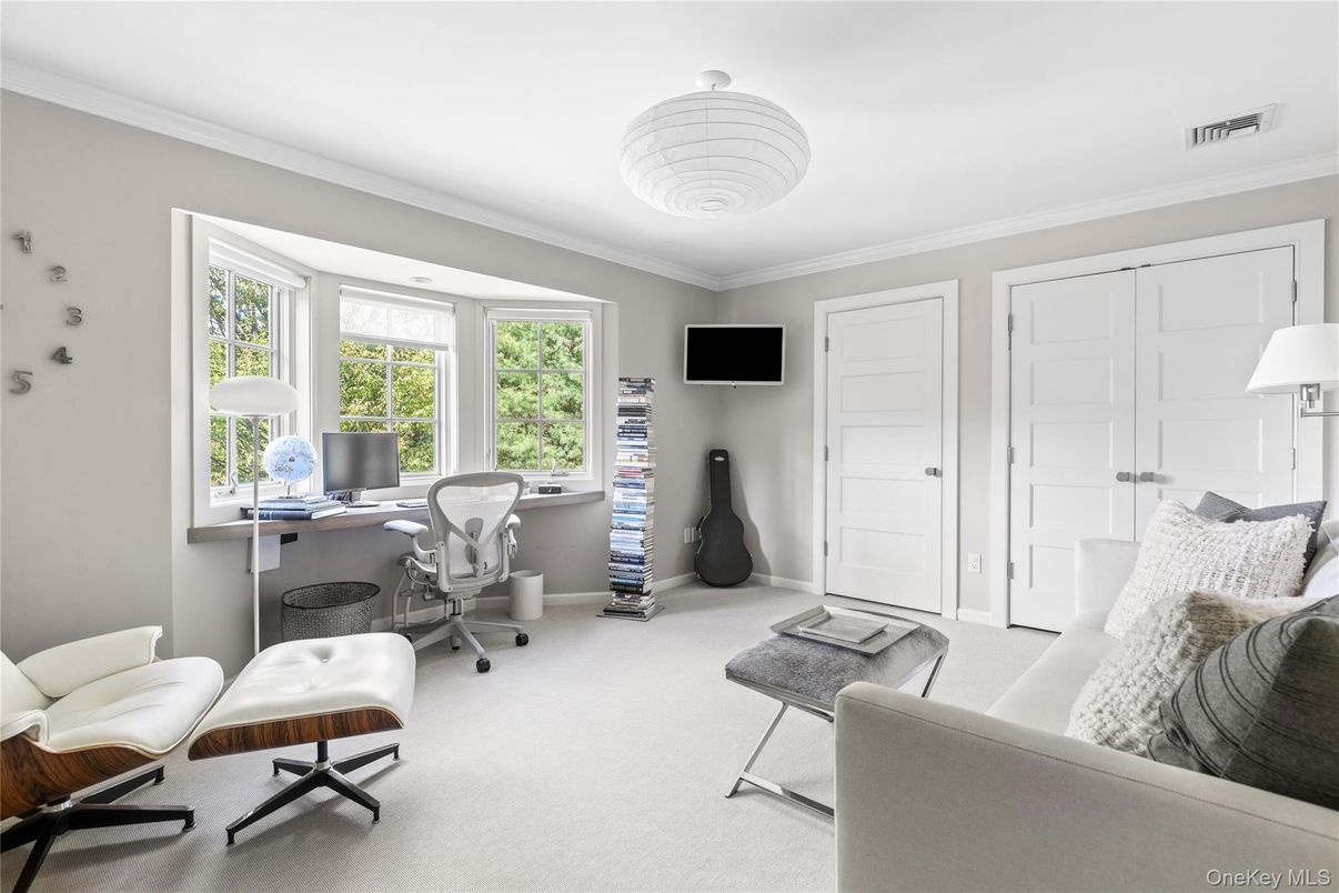 Home Office, Interior