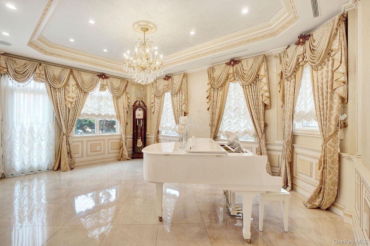 Chandelier, Interior, Piano, Recessed Lighting