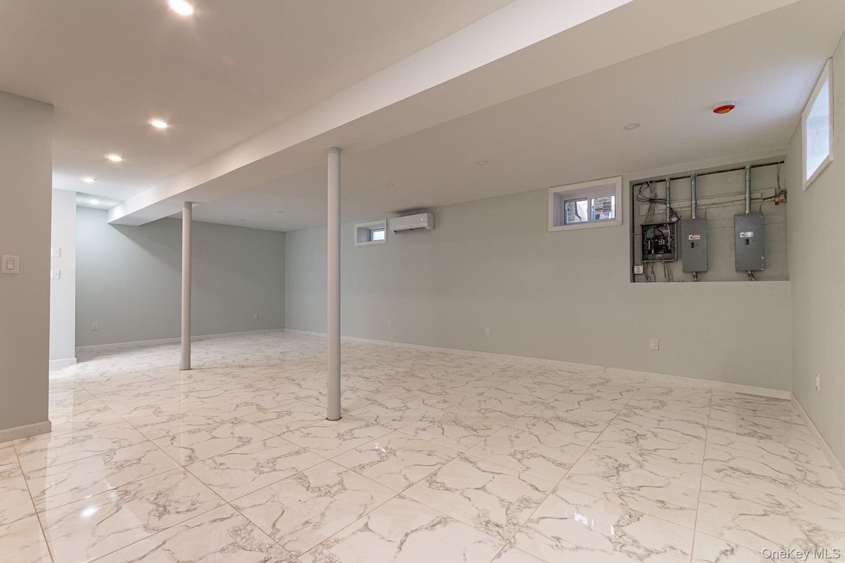 Empty room, Interior, Marble, Recessed Lighting