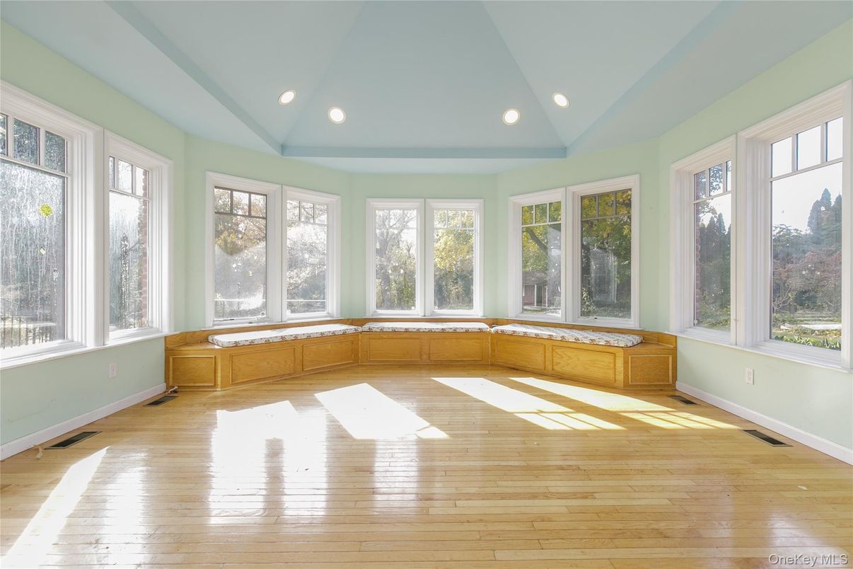 Empty room, Interior, Recessed Lighting, Sun Room, Wood Texture Flooring