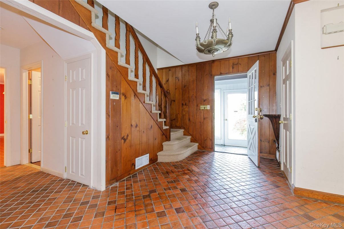 Chandelier, Interior, Wooden Walls