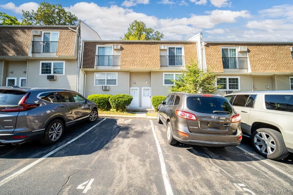 Exterior, Facade, Rowhouse