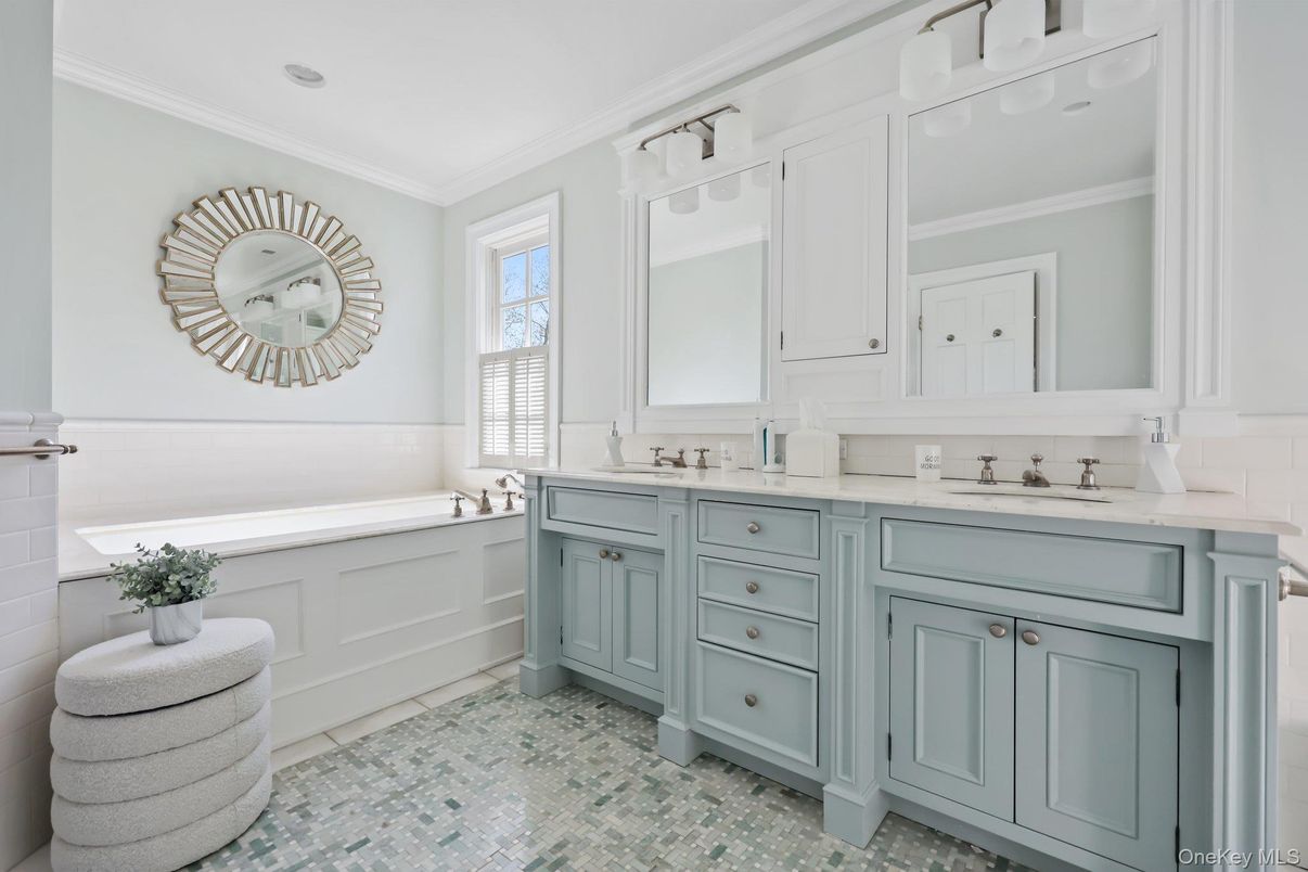 Bathroom, Dual Sink Vanities, Interior