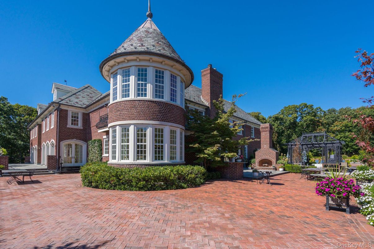 Backyard, Exterior, Facade, Brick Facade, Queen Anne Victorian
