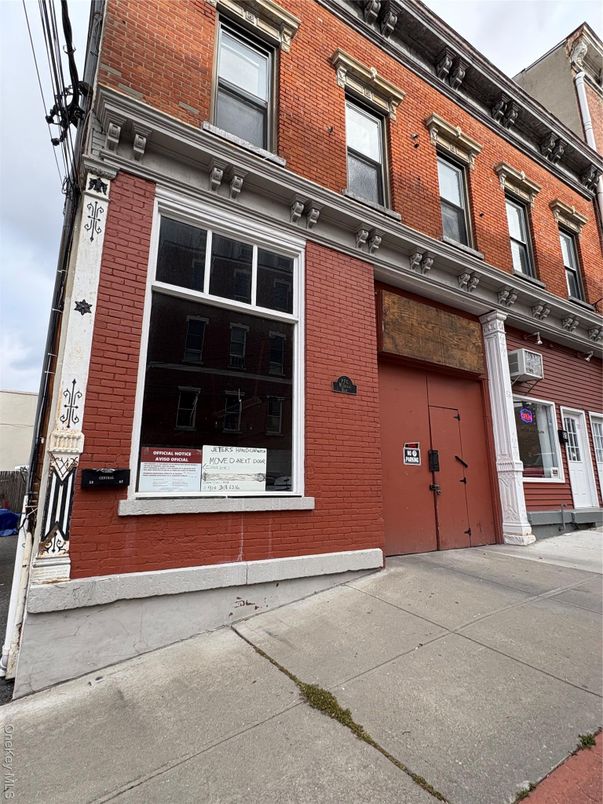 Exterior, Facade, Brick Facade, Rowhouse