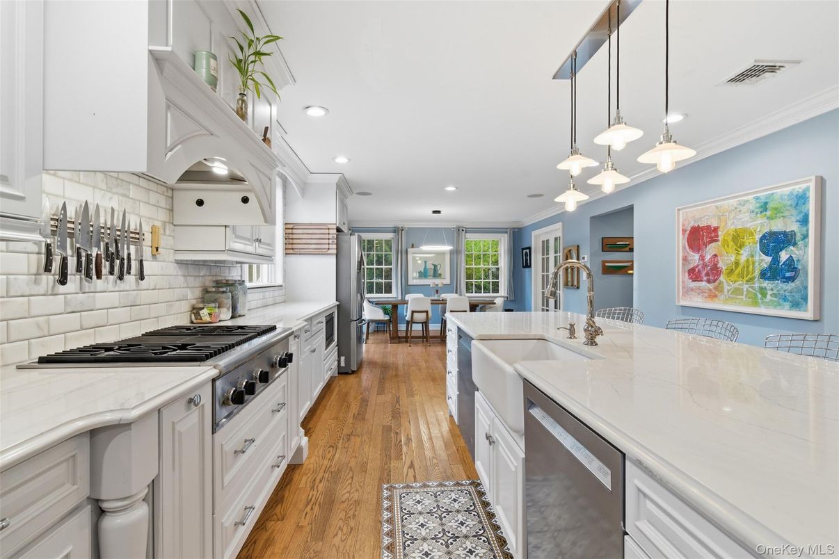 Dining room, Interior, Kitchen, Pendant Lights, Recessed Lighting, Stainless Steel Appliances, Wood Texture Flooring