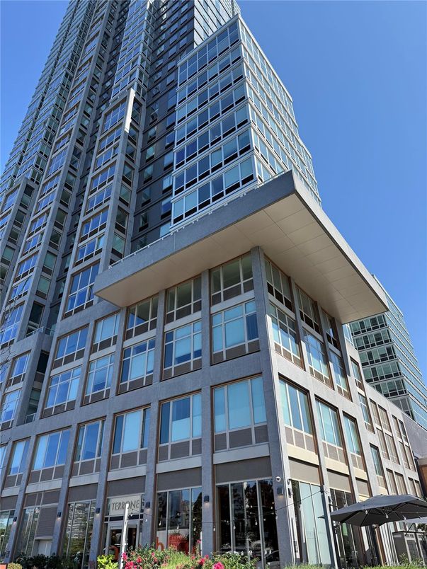 Exterior, Facade, Highrise