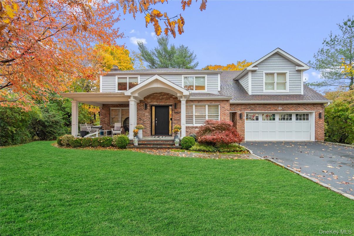 Attached, Exterior, Facade, Brick Facade, Split Level