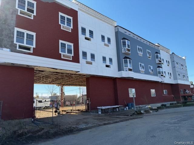 Exterior, Facade, Rowhouse