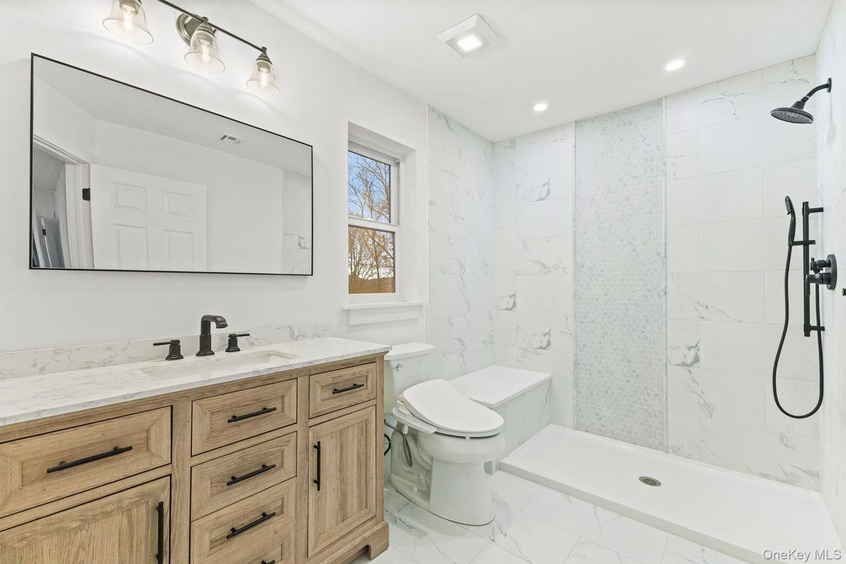 Bathroom, Interior, Marble, Marble Walls, Recessed Lighting