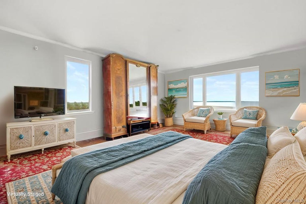 Bedroom, Interior, Water