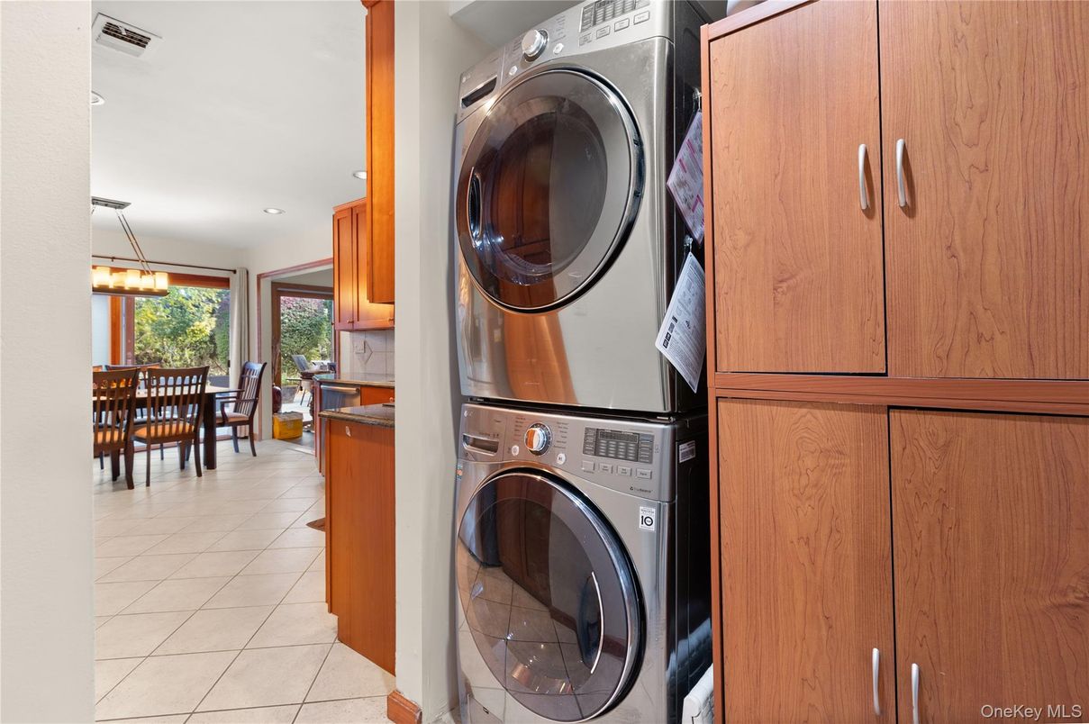 Dining room, Interior, Pendant Lights, Recessed Lighting, Washer