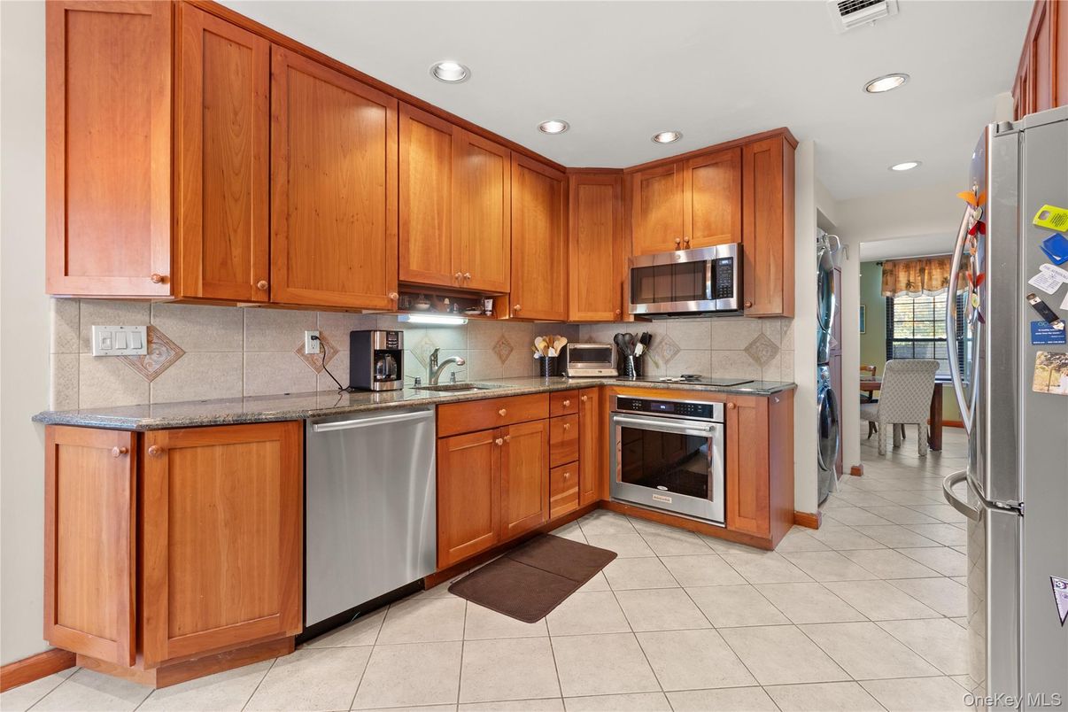 Dining room, Interior, Kitchen, Recessed Lighting, Stainless Steel Appliances