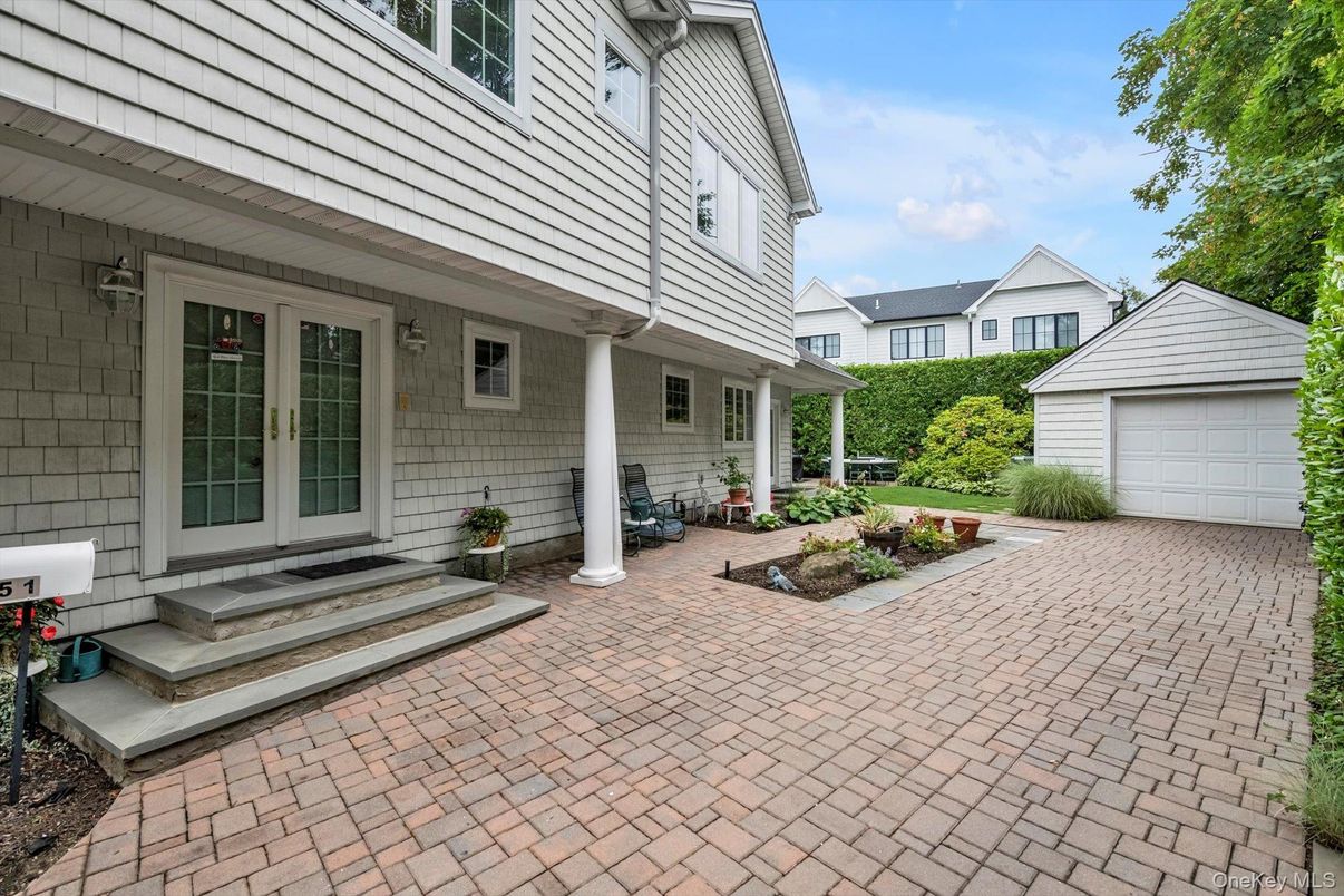 Detached Garage, Exterior