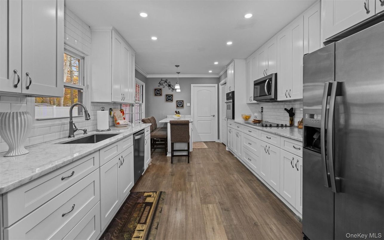 Dining room, Interior, Kitchen, Pendant Lights, Recessed Lighting, Stainless Steel Appliances, Wood Texture Flooring