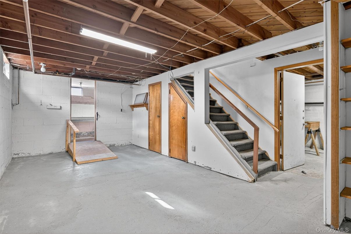 Empty room, Interior, Wooden Beams, Wooden Ceilings