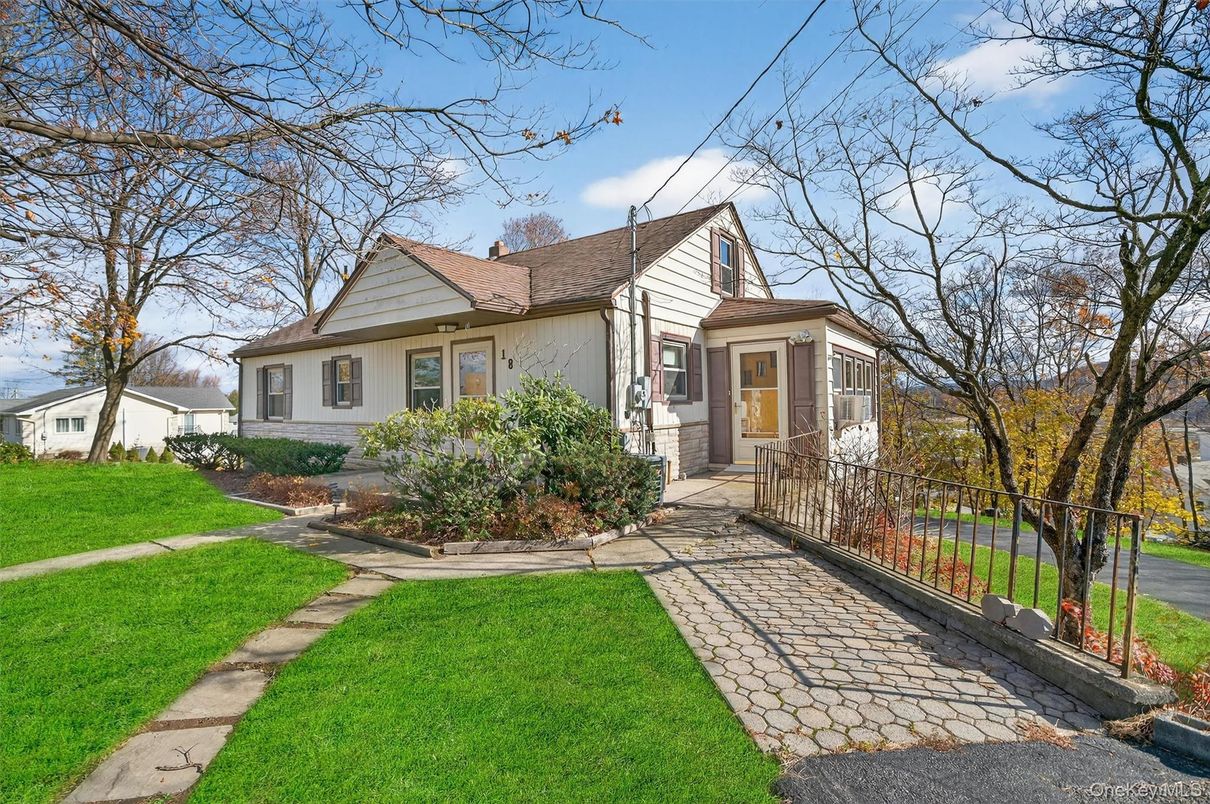 Backyard, Exterior, Facade, Cape Cod