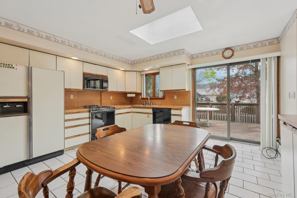 Dining room, Interior, Kitchen, Recessed Lighting