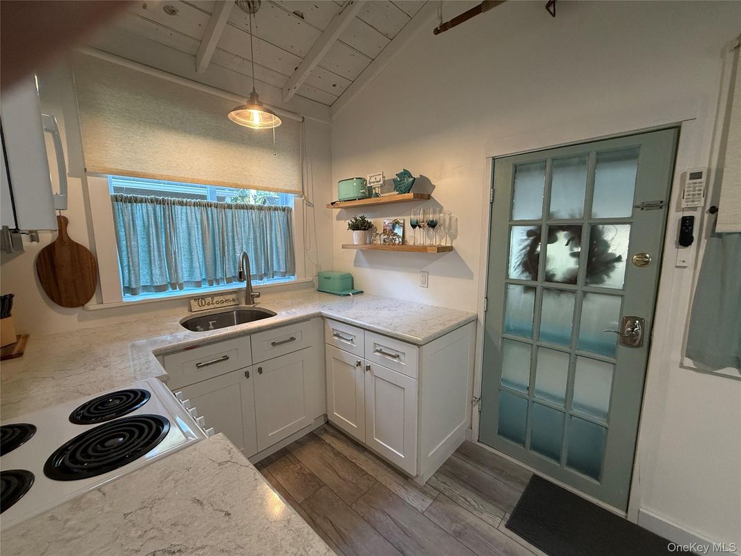 Interior, Kitchen, Pendant Lights, Wood Texture Flooring