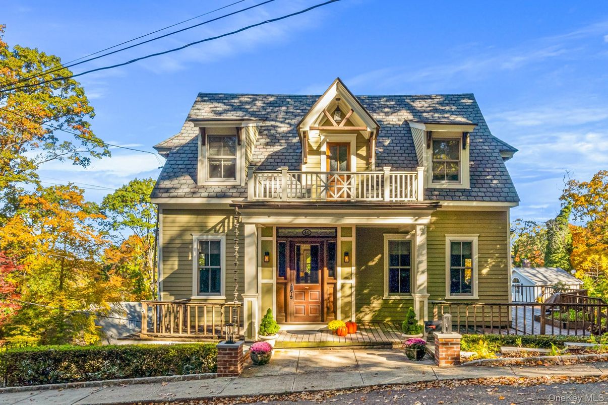 Exterior, Facade, Cape Cod