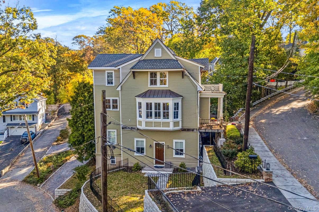 Exterior, Facade, Queen Anne Victorian